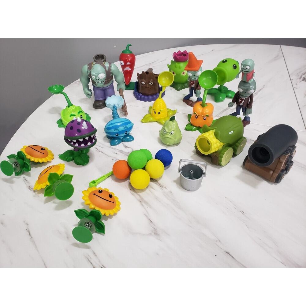 Lot Plants vs. Zombies‎ Figures PVC Ball Shooters